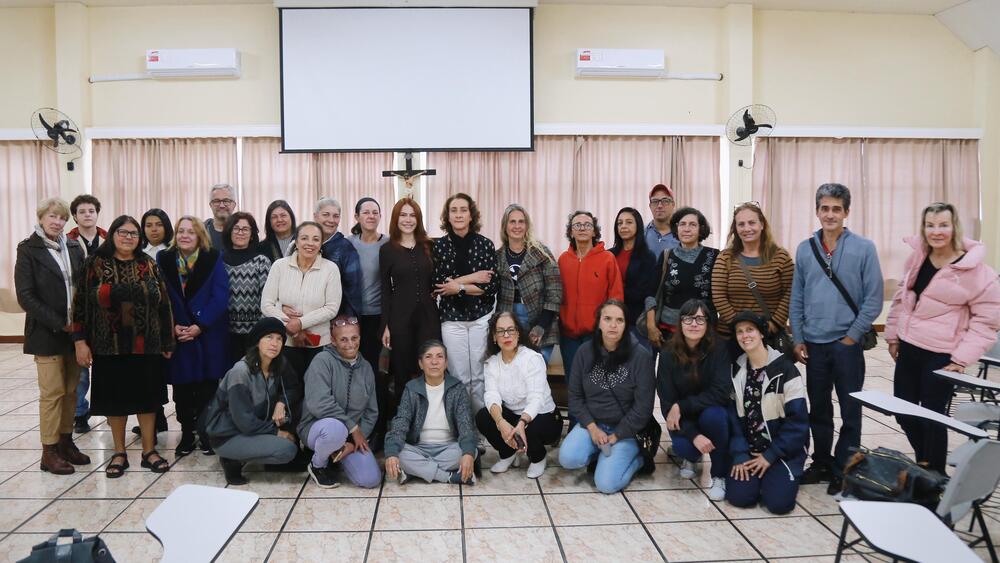 Deputada Sarah Poncio se reúne com protetores em Teresópolis e entrega 1.400 doses de vacinas para animais resgatados