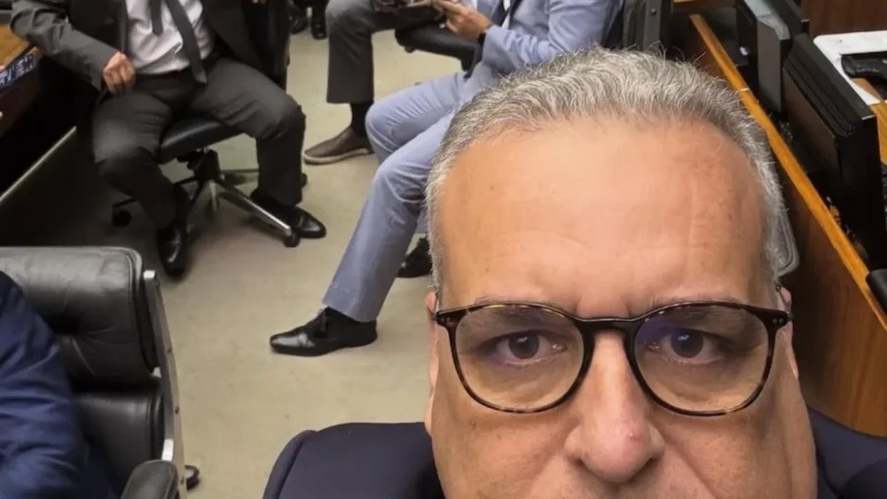 Relator da CPMI do INSS participou de ocupação da mesa diretora da Câmara