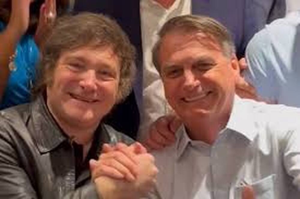 PF encontra carta em celular de Bolsonaro pedindo asilo político a Javier Milei; veja imagem
