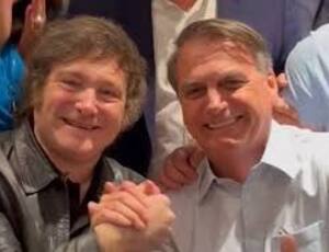 PF encontra carta em celular de Bolsonaro pedindo asilo político a Javier Milei; veja imagem