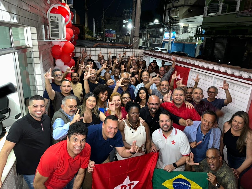 Dr. Luiz Claudio é empossado presidente do PT em cerimônia marcada pela defesa da democracia