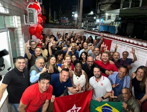 Dr. Luiz Claudio é empossado presidente do PT em cerimônia marcada pela defesa da democracia
