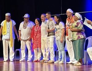 Babalorixá Matheus D’Osóosi recebe Moção de Aplausos em Duque de Caxias
