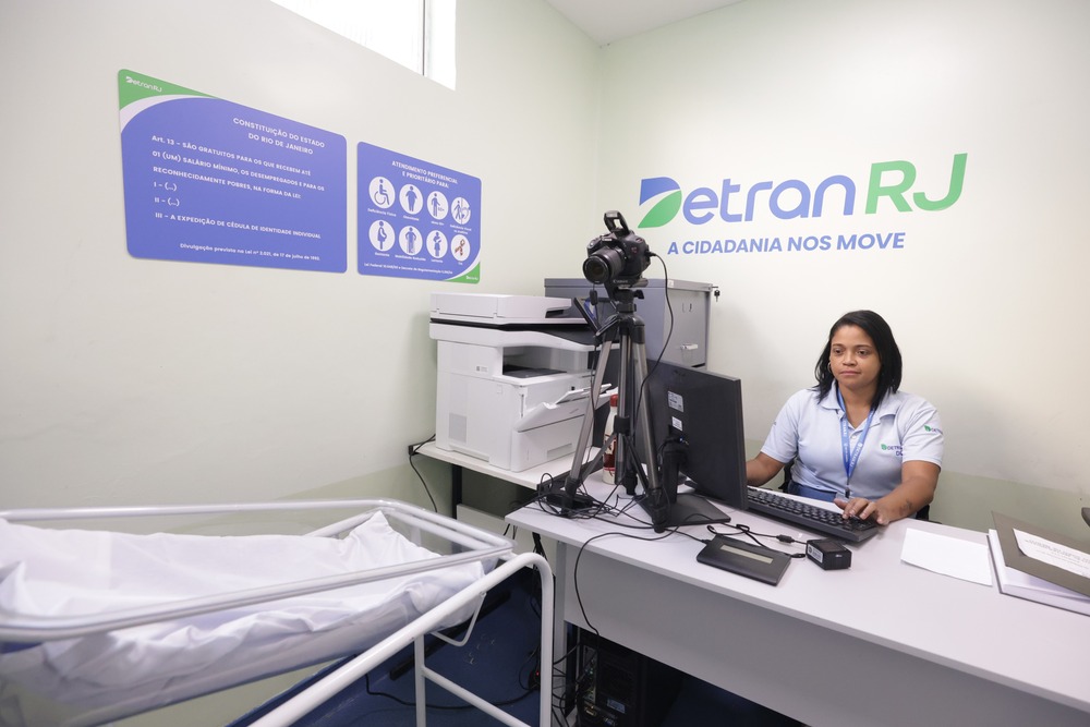 Castro inaugura Maternidade e Detran de São João de Meriti