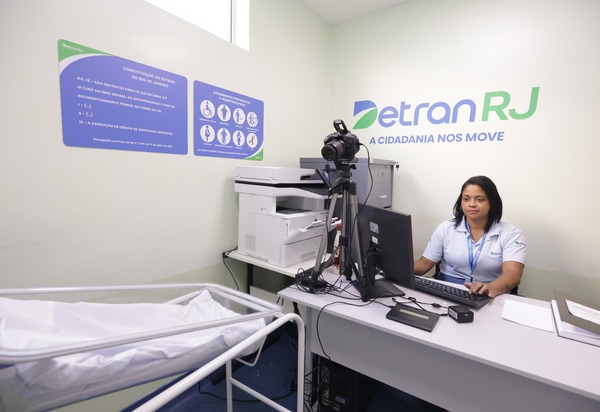 Castro inaugura Maternidade e Detran de São João de Meriti