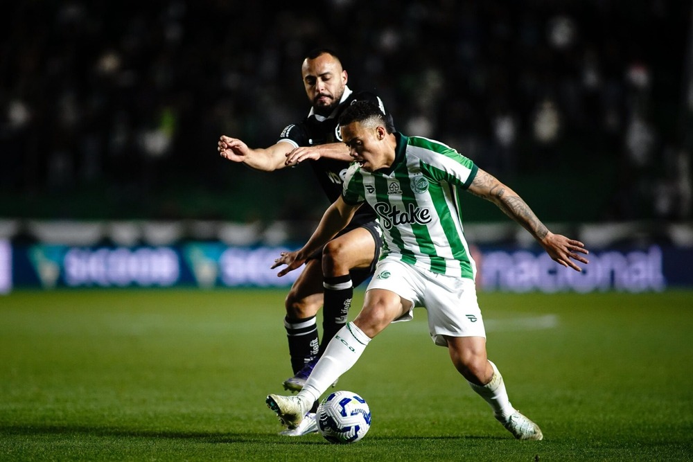 Botafogo vence o Juventude de virada por 3 x 1 com dois gols de atacante espanhol