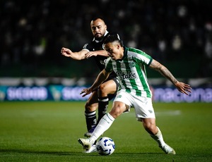 Botafogo vence o Juventude de virada por 3 x 1 com dois gols de atacante espanhol