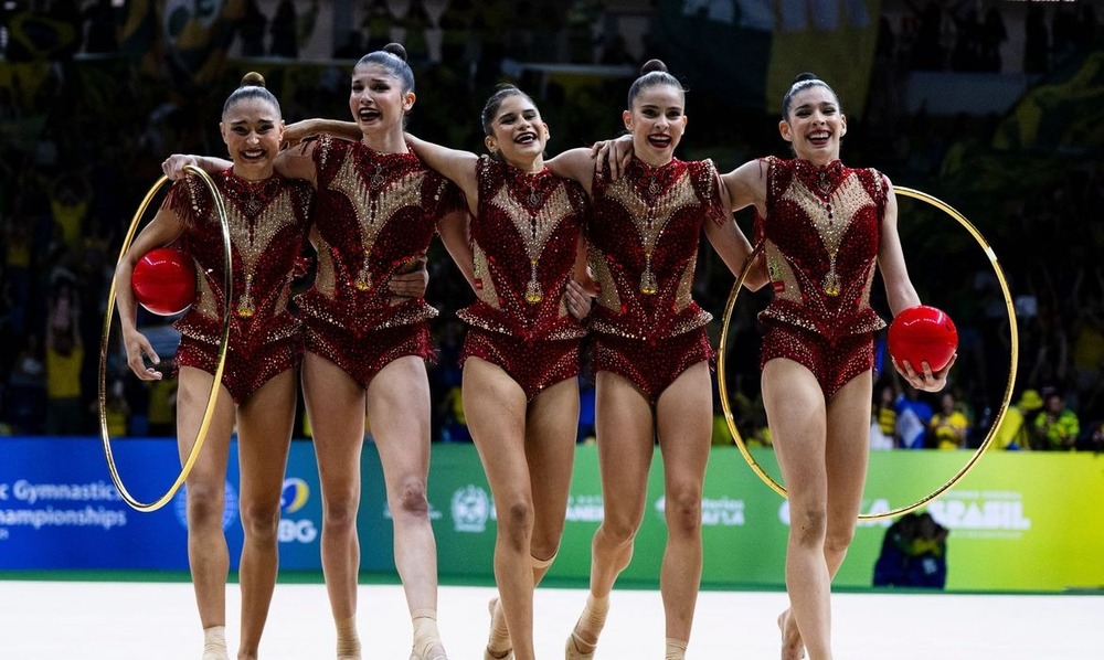 Ao som de 'Evidências', Brasil conquista prata na série mista
