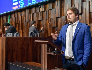 Ludmilla vira ré em ação criminal movida pelo deputado Thiago Gagliasso
