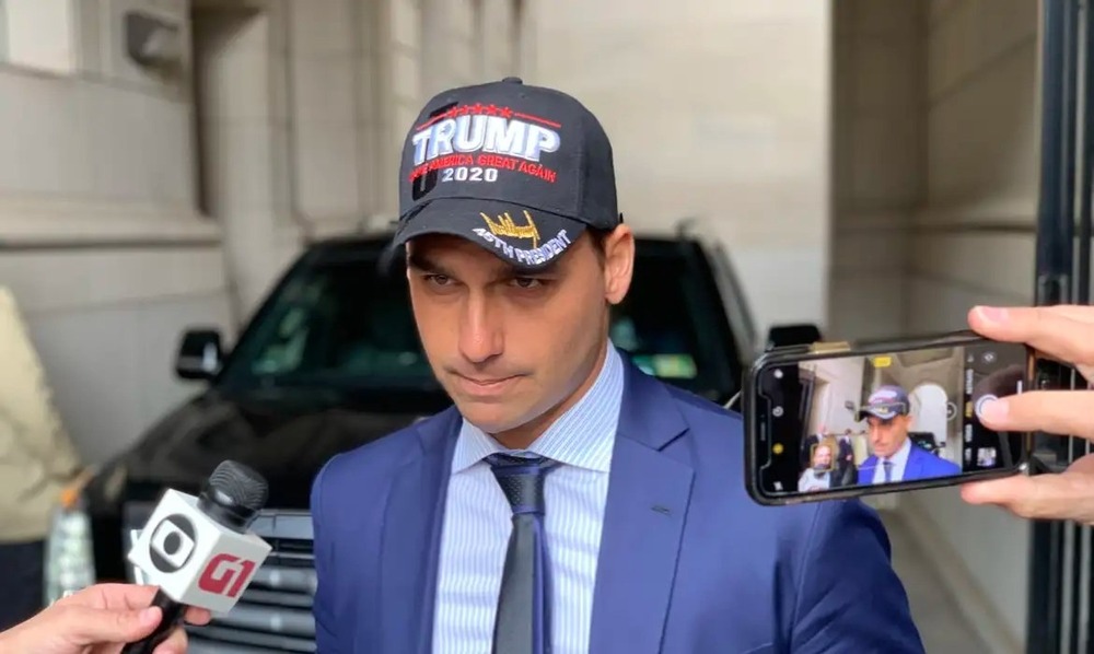 Se essa moda pega não fica um meu irmão! Eduardo Bolsonaro propõe nova modalidade: mandato intercontinental por videoconferência da Disney