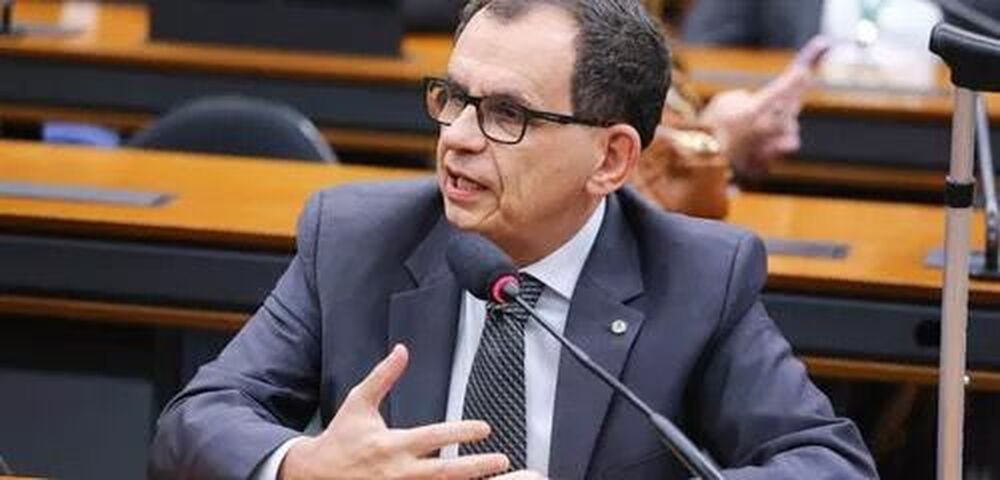 Deputado federal Reimont pede prisão preventiva de Nikolas Ferreira à PGR