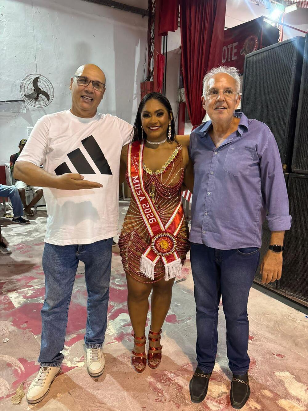 Leyla Barros é apresentada musa da Estácio de Sá: “Um bom filho a casa retorna”