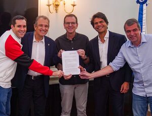 Eduardo Paes e Bap assinam termo que garante compra do terreno no Gasômetro, mas prazos são estendidos para aprofundar estudos técnicos