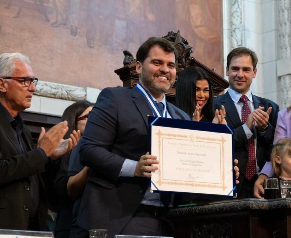 Prefeito de Mangaratiba recebe Medalha Tiradentes