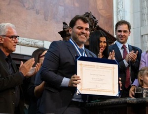 Prefeito de Mangaratiba recebe Medalha Tiradentes
