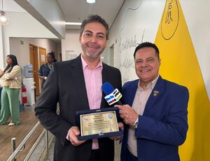 Eric Herrero recebe prêmio do G10 e destaca sucesso do Theatro Municipal com média de quase 1.900 pessoas por noite