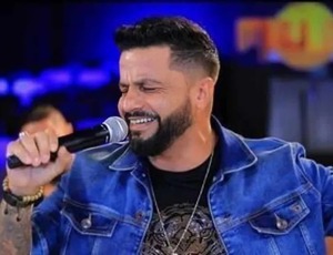 Cantor sertanejo é morto a tiros por homens que fingiam ser policiais em MS