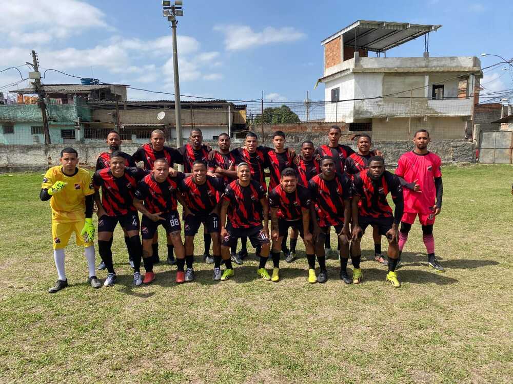 Joga10 FC: trajetória de resistência e paixão pelo futebol amador na Baixada