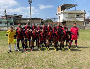 Joga10 FC: trajetória de resistência e paixão pelo futebol amador na Baixada