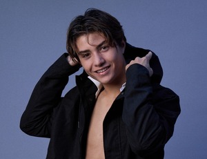 Matheus Hon lança “Minha Favorita” e consolida sua identidade no pop jovem