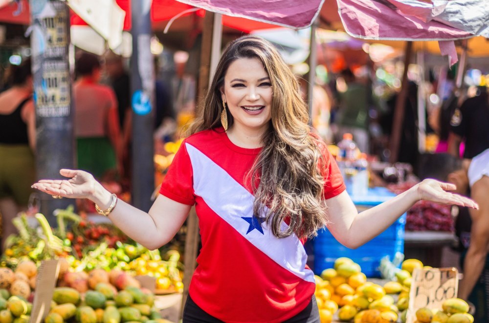 Dia da Amazônia: cantora Liz Amazônia difunde cultura paraense da Suíça para o mundo