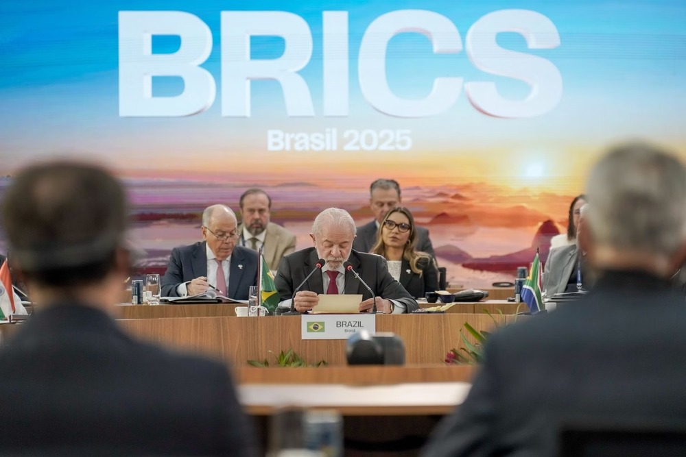 Lula convoca reunião do BRICS para responder ao tarifário dos EUA