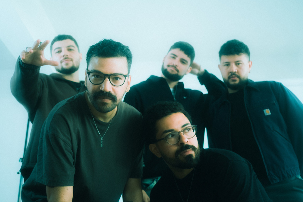 Com nova formação, Colina divide com o público a primeira parte de seu novo álbum: “Ego Frágil”