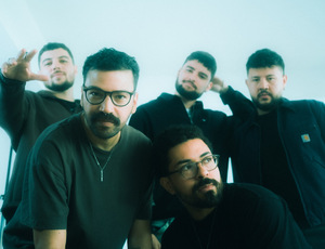 Com nova formação, Colina divide com o público a primeira parte de seu novo álbum: “Ego Frágil”