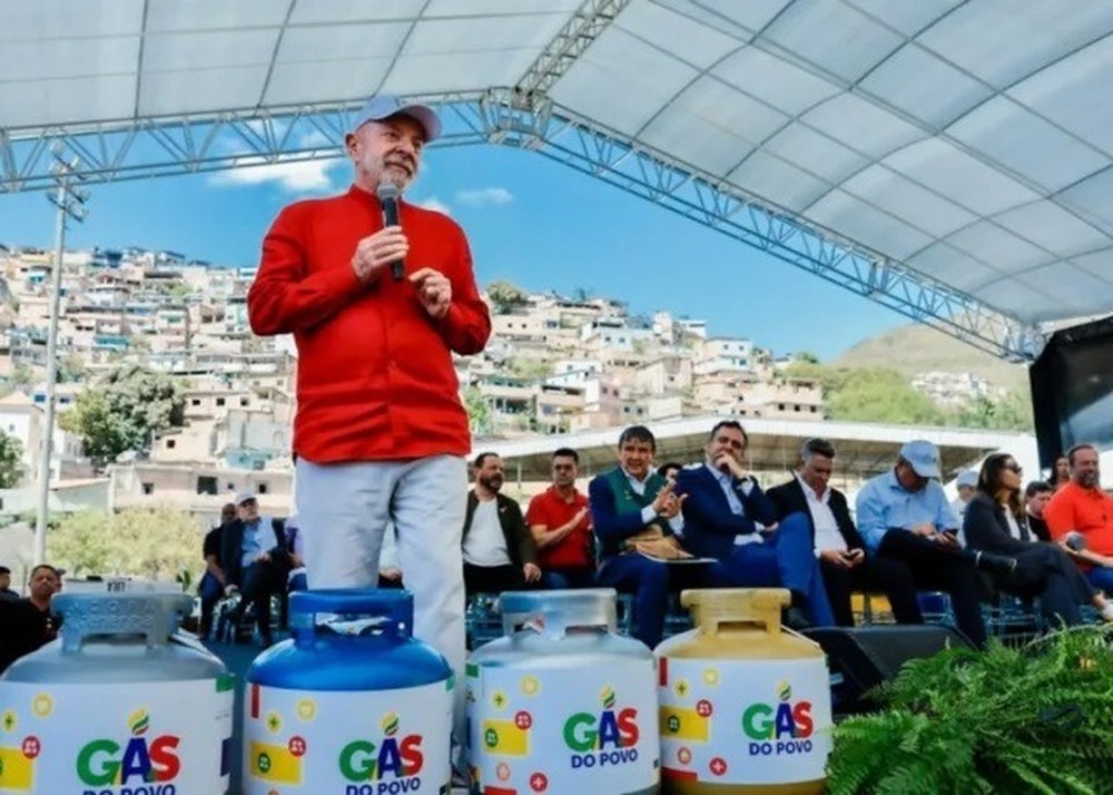 Lula defende que ‘muitos tenham pouco dinheiro’ para país evoluir