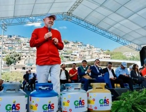 Lula defende que ‘muitos tenham pouco dinheiro’ para país evoluir