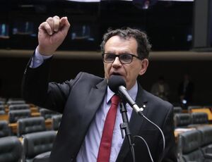 Reimont pede à PGR bloqueio de redes de Nikolas e Gayer por incitação a atos antidemocráticos