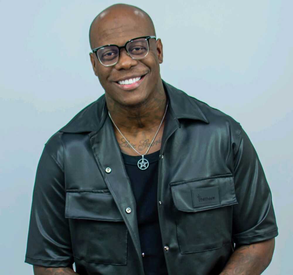 Clelton de Jesus: a estrela da Baixada que transformou Roberto Carlos em pagode e conquistou o Brasil