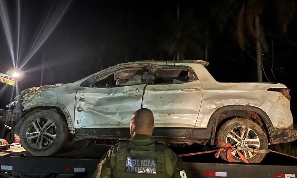 Sangue e marcas de tiros encontrados em picape desenterrada, depois que homens de SP, sumiram ao ir cobrar dívida no PR