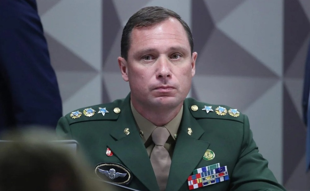 Carlos Bolsonaro manda recado para Mauro Cid após condenação do pai