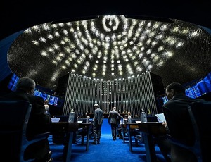 Senado pode votar pena maior a quem fornece droga ou bebida a menor de 18