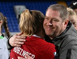 Inglaterra em choque! Ex-treinador do Liverpool morre aos 47 anos