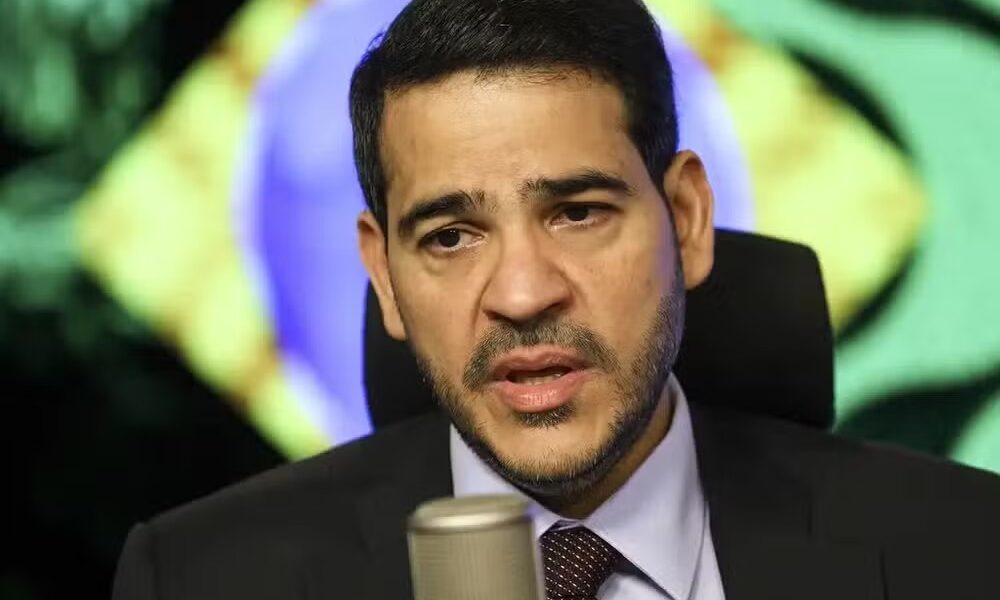 MAIS UM BRASILEIRO SEM PODER IR NA DISNEY: EUA revogam visto do advogado-geral da União, Jorge Messias