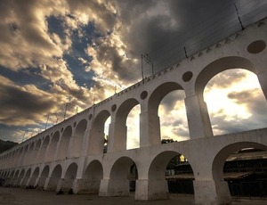 Chuva intensa e ventania marcam chegada da primavera no Rio