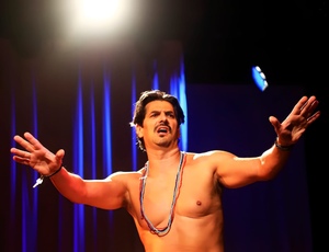 Peça BOY anuncia curta temporada no palco do Teatro West Plaza em São Paulo