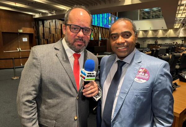 Deputado Professor Josemar (Psol) classifica bolsonarismo como facção criminosa reconhecida pelo STF e aciona Justiça contra agressão e abuso de autoridade da guarda de Eduardo Paes