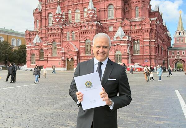 Deputado Julio Lopes vai buscar parceria nuclear em Moscou econquista vitória em competição náutica durante missão nuclear na Rússia