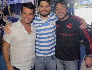 João Drumond prestigia ensaio da Beija-Flor de Nilópolis
