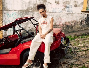 Léo da Bodega faz ‘ZUNZUNZUM’ acontecer em Olinda em faixa produzida por vencedores do Grammy