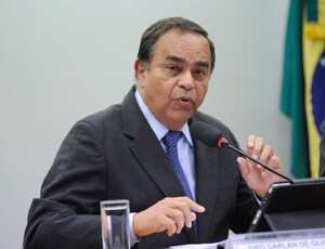 O secretário de policia que persegue a cultura periférica se autocondecora