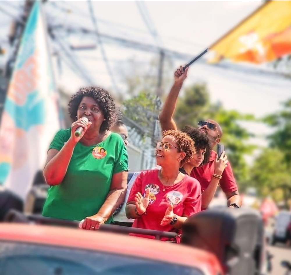 Com apoio presidencial, Benedita coloca pré-candidatura ao Senado nas ruas do Rio