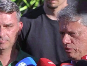 Tarcísio diz que é candidato à reeleição, ao sair da casa de Bolsonaro e defendeu anistia ampla