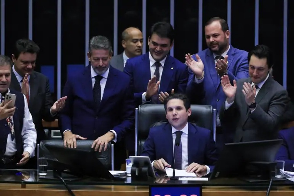Câmara aprova isenção do IR para quem ganha até R$ 5 mil