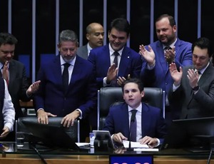 Câmara aprova isenção do IR para quem ganha até R$ 5 mil