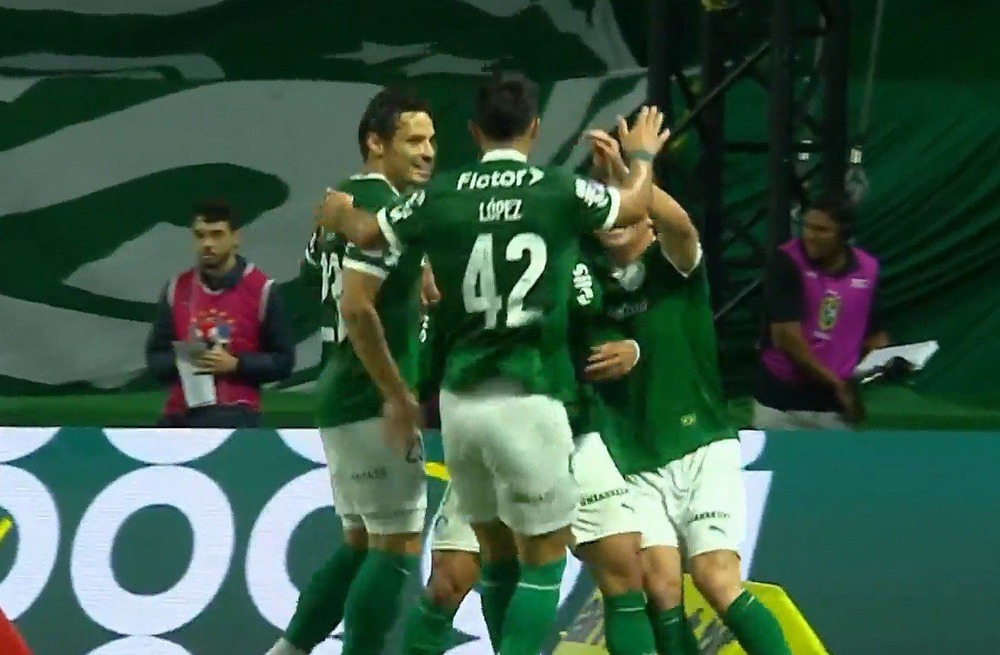 Palmeiras atropela o Vasco em São Paulo; Fluminense cede o empate no fim para o Sport