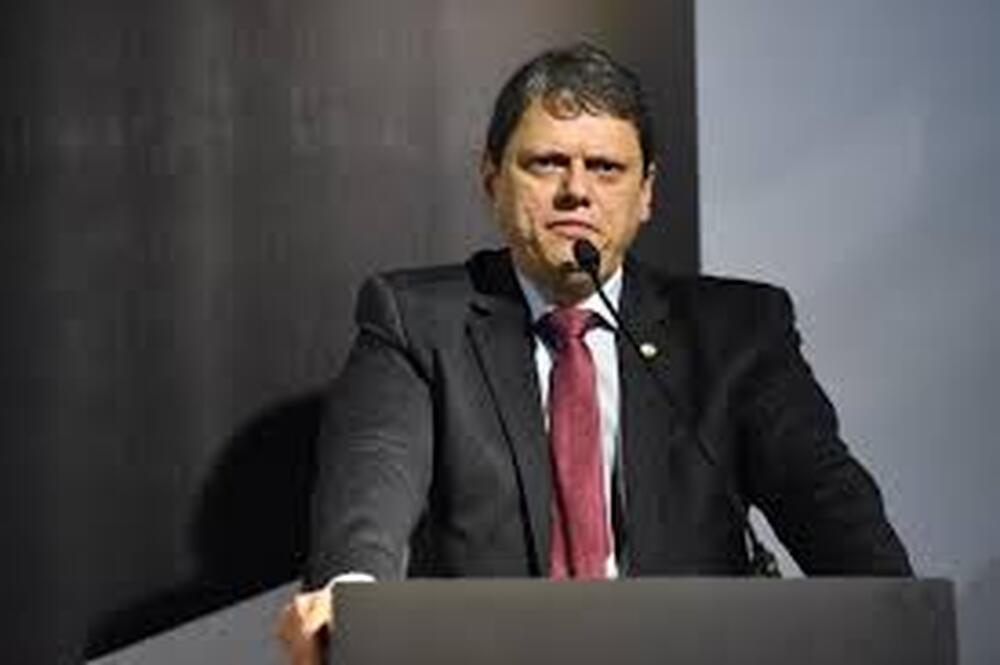 Tarcísio recua de ambições presidenciais em meio a crise na segurança pública de São Paulo